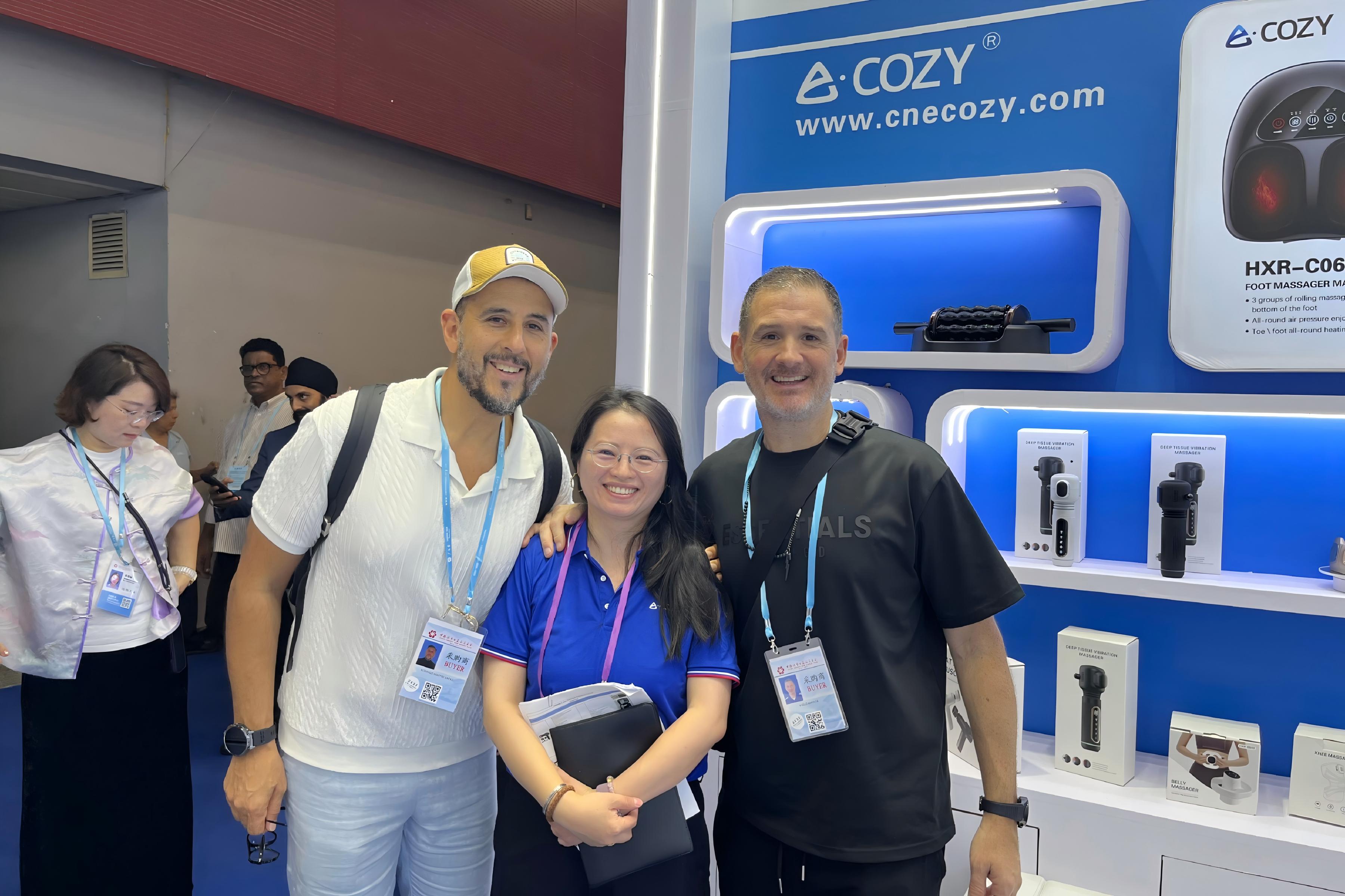 Canton Fair 2025- Zhejiang Ecozy Showcases Hot & Cold and Red Light Therapy Devices-ECOZY