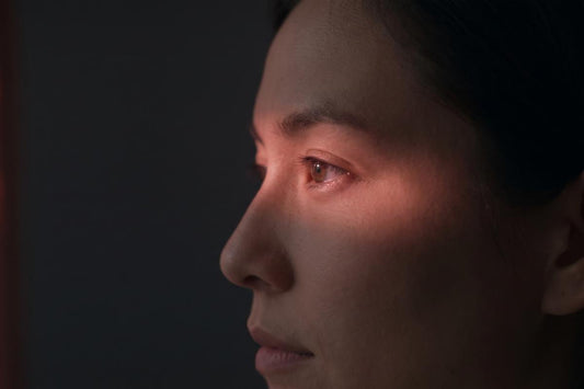 Red Light Therapy for Eye Health: How 670nm Photobiomodulation Supports Retinal Energy Metabolism - ECOZY